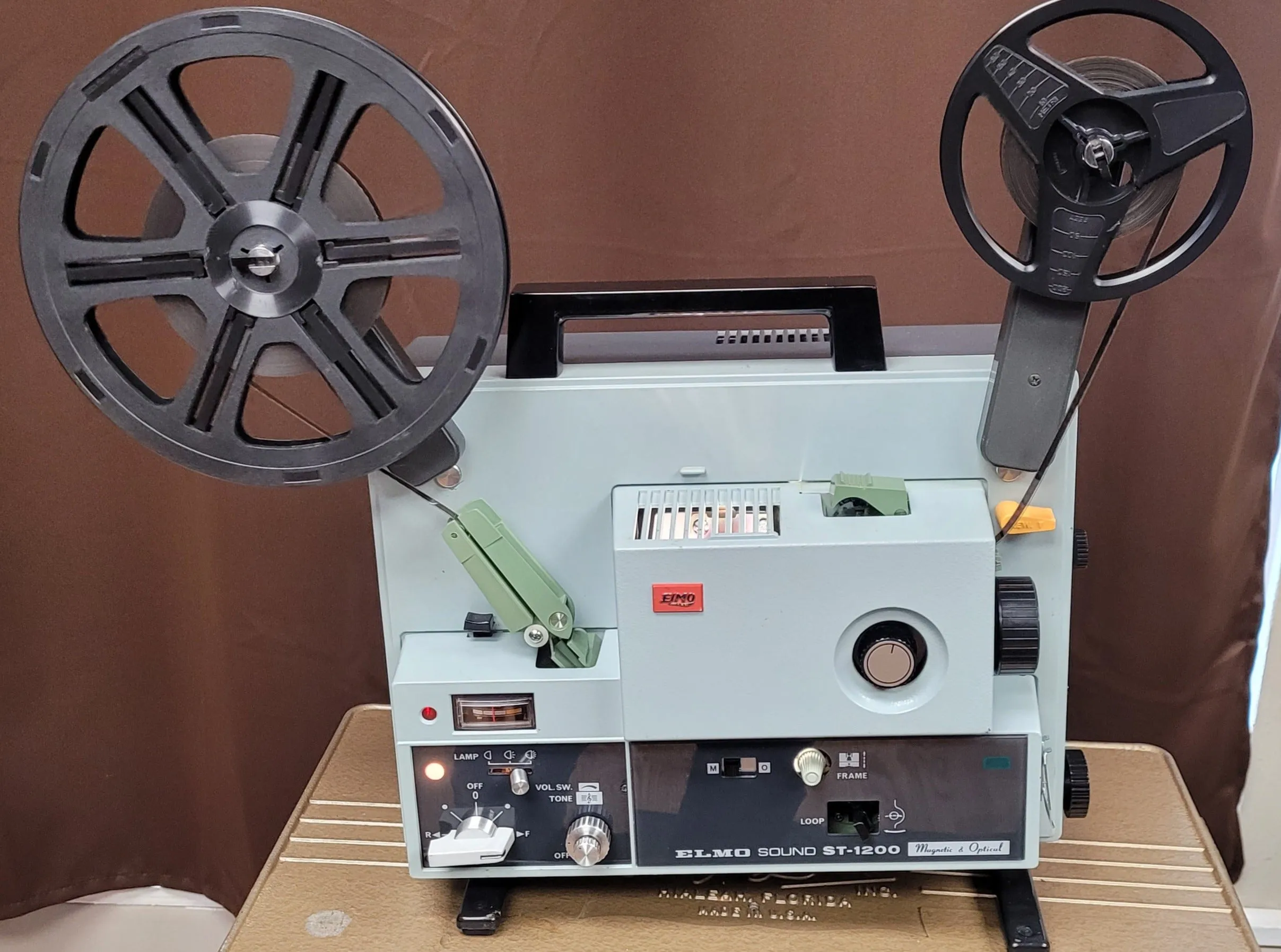 Elmo ST-1200 Magnetic / Optical Super 8mm Sound Projector