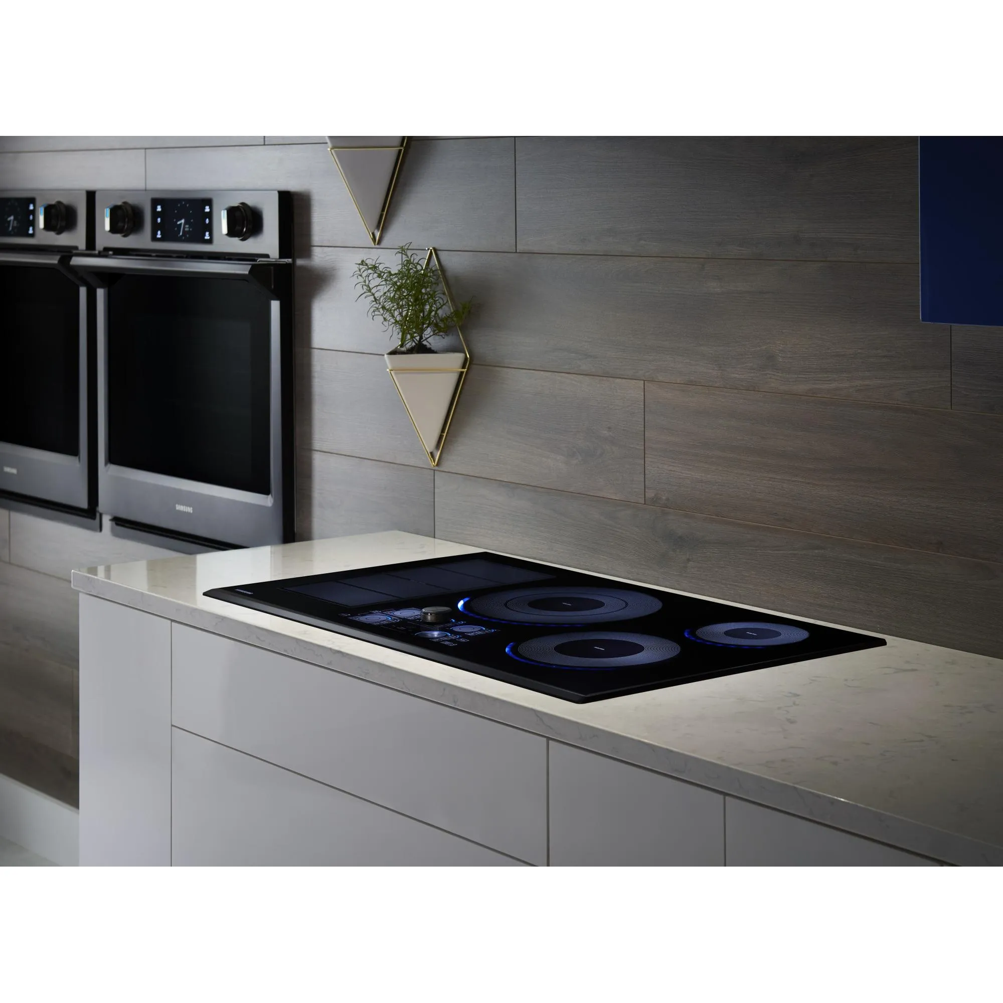 Samsung 36-inch Built-in Induction Cooktop with Virtual Flame Technology™ NZ36K7880UG/AA